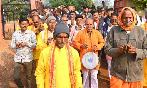 रामलला के दर्शन कर वापस लौटे लोगों का गृहमंत्री विजय शर्मा ने किया भव्य स्वागत