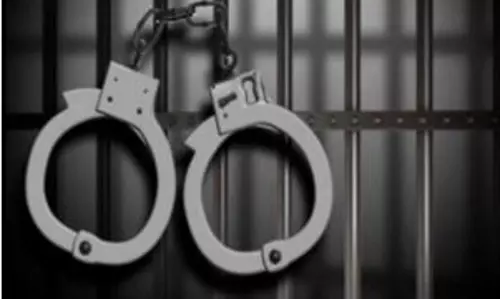 Kerala: र्निसंग की छात्र की आत्महत्या के मामले में पुलिस ने तीन छात्राएं गिरफ्तार Kerala: र्निसंग की छात्र की आत्महत्या के मामले में पुलिस ने तीन छात्राएं गिरफ्तार
