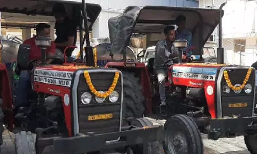 Siliguri नगर निगम ने बेड़े में पांच नए स्टेनलेस स्टील के पानी के टैंकर शामिल किए