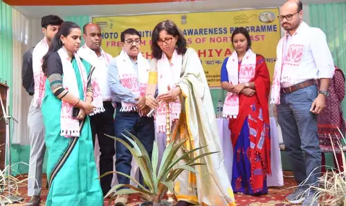 Assam : एडीसी मौसमी चेतिया ने बारपेटा में प्रदर्शनी का उद्घाटन