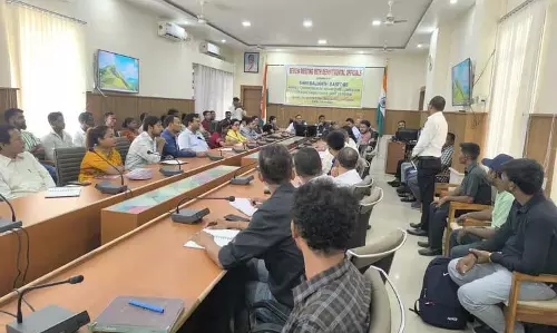 Assam : सोनितपुर जिले में सफाई कर्मचारियों के लिए समीक्षा बैठक आयोजित