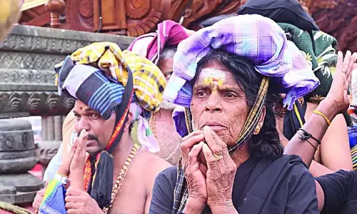 वर्चुअल कतार सीमा से Sabarimala के श्रद्धालु नाखुश, देवस्वोम के लिए चिंता बढ़ी वर्चुअल कतार सीमा से Sabarimala के श्रद्धालु नाखुश, देवस्वोम के लिए चिंता बढ़ी
