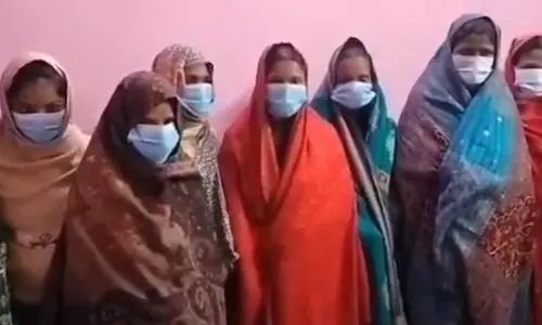 प्रदीप मिश्रा की कथा में चोरी से हड़कंप, चोरनी गैंग की 15 महिलाएं अरेस्ट प्रदीप मिश्रा की कथा में चोरी से हड़कंप, चोरनी गैंग की 15 महिलाएं अरेस्ट
