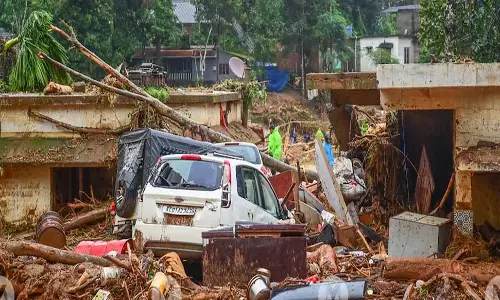 Kerala : केंद्र ने वायुसेना के बिलों और मलबा हटाने के लिए Kerala : केंद्र ने वायुसेना के बिलों और मलबा हटाने के लिए
