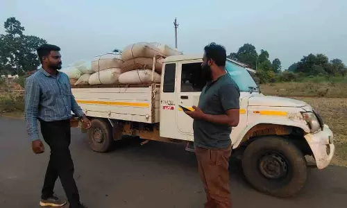 पिकअप और मेटाडोर जब्त, अवैध धान खपाने की मंशा नाकाम पिकअप और मेटाडोर जब्त, अवैध धान खपाने की मंशा नाकाम
