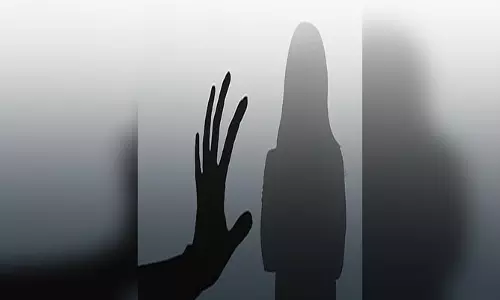 छात्रा के साथ कोचिंग में दुष्कर्म, संचालक ने खुद को क्लासरूम में कर लिया बंद, आरोपी गिरफ़्तार छात्रा के साथ कोचिंग में दुष्कर्म, संचालक ने खुद को क्लासरूम में कर लिया बंद, आरोपी गिरफ़्तार