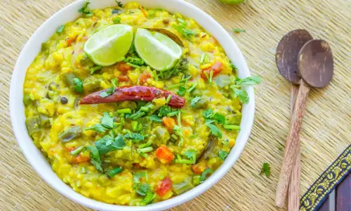 टमाटर और लहसुन के साथ ओट्स खिचड़ी रेसिपी