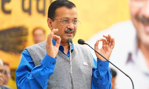 दिल्ली में रेवड़ी के आसरे केजरीवाल, छह गारंटी गिनाने के साथ जनता को दिखाया भाजपा का डर दिल्ली में रेवड़ी के आसरे केजरीवाल, छह गारंटी गिनाने के साथ जनता को दिखाया भाजपा का डर