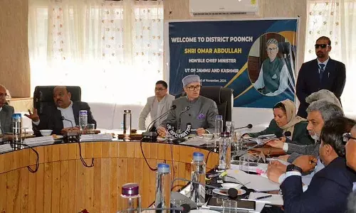Poonch में उमर ने विकास कार्यों की समीक्षा के लिए बैठक की