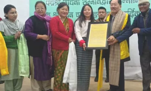 Sikkim : एसडीएफ ने दो प्रतिष्ठित पुरस्कारों से सम्मानित होने पर चामलिंग को सम्मानित Sikkim : एसडीएफ ने दो प्रतिष्ठित पुरस्कारों से सम्मानित होने पर चामलिंग को सम्मानित