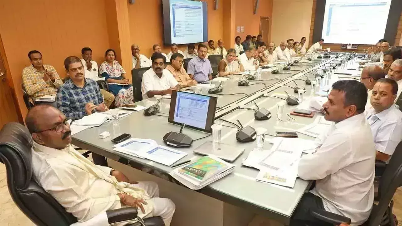 तिरुमाला की तरह तिरुचानूर उत्सव का आयोजन करें: TTD EO तिरुमाला की तरह तिरुचानूर उत्सव का आयोजन करें: TTD EO