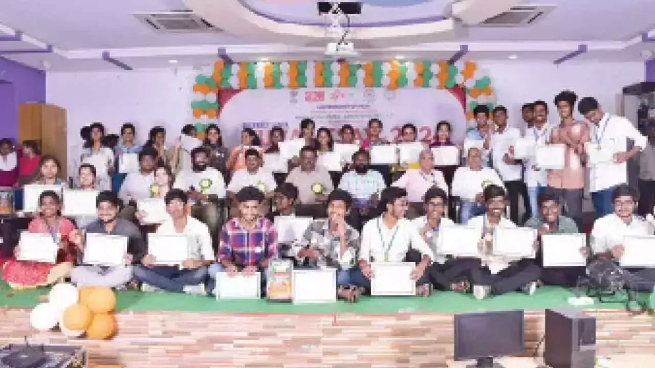 देश का विकास युवाओं की प्रगति पर निर्भर: Collector Vinod देश का विकास युवाओं की प्रगति पर निर्भर: Collector Vinod