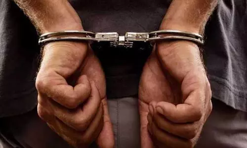 Police ने नाबालिग से बलात्कार के आरोपी को गिरफ्तार किया