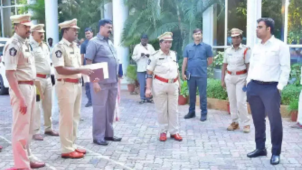 Collector ने राज्यपाल के दौरे की तैयारियों की समीक्षा की Collector ने राज्यपाल के दौरे की तैयारियों की समीक्षा की