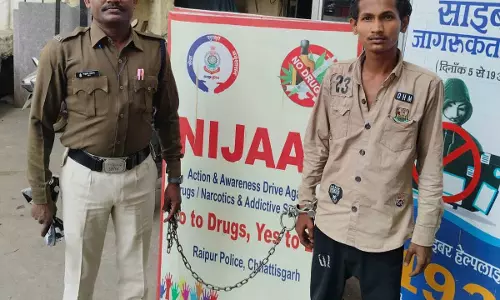 पुरानी बस्ती इलाके में चाकू लेकर घूम रहा युवक गिरफ्तार