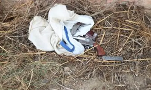 Punjab: गोलीबारी के बाद लांडा गिरोह के दो बदमाश गिरफ्तार Punjab: गोलीबारी के बाद लांडा गिरोह के दो बदमाश गिरफ्तार