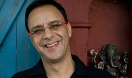 Vidhu Vinod Chopra जीरो से रीस्टार्ट के प्रीमियर के लिए पूरी तरह से तैयार Vidhu Vinod Chopra जीरो से रीस्टार्ट के प्रीमियर के लिए पूरी तरह से तैयार