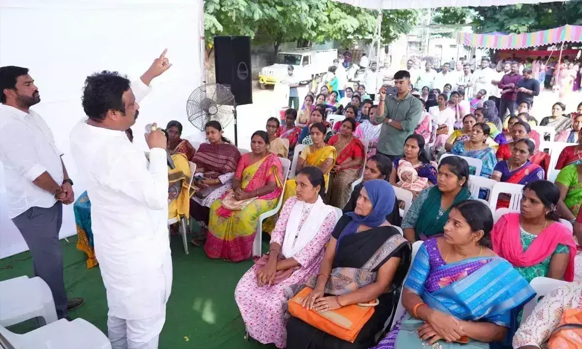MLA श्री गणेश ने बैठक में आशा कार्यकर्ताओं और संसाधन व्यक्तियों को शामिल किया MLA श्री गणेश ने बैठक में आशा कार्यकर्ताओं और संसाधन व्यक्तियों को शामिल किया