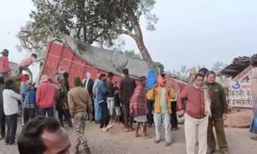 Giridih: गांडेय के पास ट्रक दुर्घटनाग्रस्त, चालक की मौत Giridih: गांडेय के पास ट्रक दुर्घटनाग्रस्त, चालक की मौत