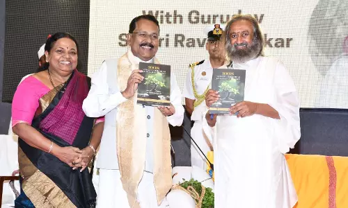 Sri Sri Ravi Shankar ने प्रकृति संरक्षण में गोवा के राज्यपाल के प्रयासों की सराहना की Sri Sri Ravi Shankar ने प्रकृति संरक्षण में गोवा के राज्यपाल के प्रयासों की सराहना की