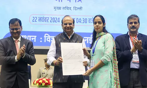 दिल्ली के LG VK सक्सेना ने 702 नवनियुक्त सरकारी कर्मचारियों को वितरित किए नियुक्ति पत्र