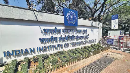 IIT Bombay ने प्लेसमेंट के लिए न्यूनतम वेतन ₹6 लाख मांगा