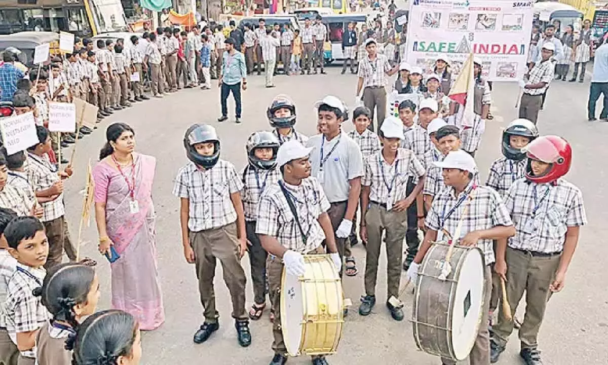 Andhra: श्री चैतन्य के छात्रों ने निकाली रैली