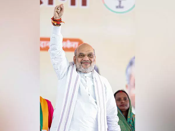 Amit Shah ने महाराष्ट्र के सीएम और डिप्टी सीएम को बधाई दी, महायुति गठबंधन ने शानदार जीत दर्ज की