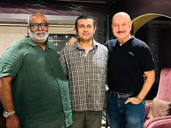 Anupam Kher ने फिल्म तन्वी द ग्रेट में गीत गाने के लिए सोनू निगम का आभार व्यक्त किया