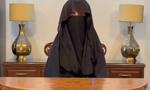 Bushra Bibi के खिलाफ 190 मिलियन पाउंड के भ्रष्टाचार मामले में गैर-जमानती गिरफ्तारी वारंट जारी