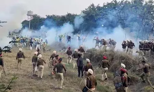 Bathinda में बीकेयू कार्यकर्ताओं के साथ झड़प में 11 पुलिसकर्मी घायल Bathinda में बीकेयू कार्यकर्ताओं के साथ झड़प में 11 पुलिसकर्मी घायल