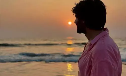 Kartik Aaryan ने सूर्यास्त और समुद्र के बीच मनाया अपना 34वां जन्मदिन Kartik Aaryan ने सूर्यास्त और समुद्र के बीच मनाया अपना 34वां जन्मदिन