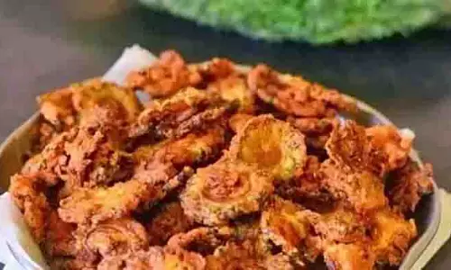 Karela Chips Recipe: करेले से बने खट्टे-मीठे चिप्स ट्राई करें, शुगर भी रहेगी कंट्रोल