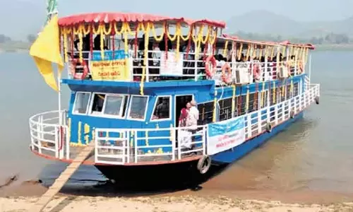 पापिकोंडालु नाव संचालकों ने EMC लगाने के कदम का विरोध किया
