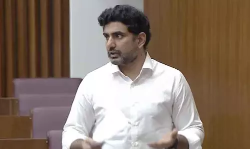 Lokesh: पुलिस नोटिस के बाद YSRC कार्यकर्ताओं में खलबली मची Lokesh: पुलिस नोटिस के बाद YSRC कार्यकर्ताओं में खलबली मची
