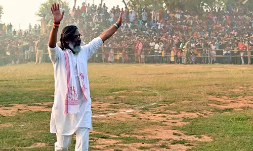 JMM के नेतृत्व वाले इंडिया ब्लॉक ने बढ़त बनाई, आधे से ज़्यादा सीटें हासिल कीं, बीजेपी के नेतृत्व वाले एनडीए पीछे