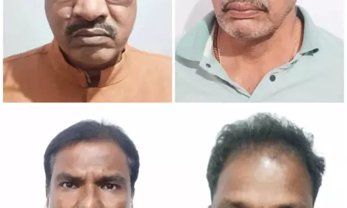 जंगल से 4 जुआरी गिरफ्तार, पुलिस ने मारी रेड जंगल से 4 जुआरी गिरफ्तार, पुलिस ने मारी रेड