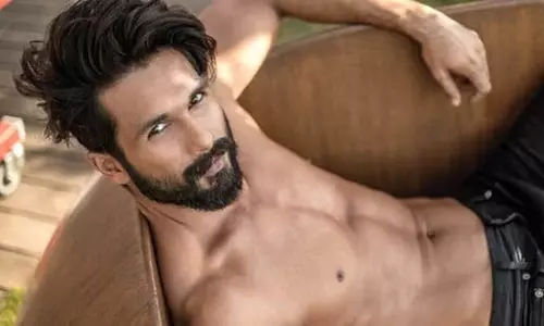 Shahid Kapoor ने 40 की उम्र में भी जवान दिखने के राज बताए Shahid Kapoor ने 40 की उम्र में भी जवान दिखने के राज बताए