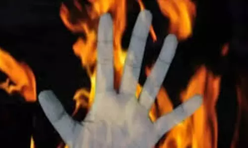 Indore: एक शराबी ने बुजुर्ग को जिंदा जलाया
