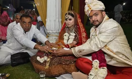UK: भारतीय व्यक्ति ने दहेज की मांग के संदेह में पत्नी की हत्या कर दी