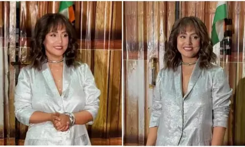 Hina Khan बिग बॉस 18 के सेट पर सिल्वर पैंटसूट में बेहद खूबसूरत दिखीं Hina Khan बिग बॉस 18 के सेट पर सिल्वर पैंटसूट में बेहद खूबसूरत दिखीं