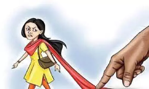 Allahabad: प्रॉपर्टी डीलर ने पुजारी की बेटी से की छेड़छाड़ Allahabad: प्रॉपर्टी डीलर ने पुजारी की बेटी से की छेड़छाड़