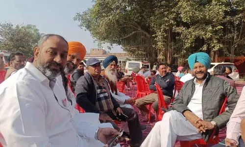 Gidderbaha: राजनीतिक प्रतिद्वंद्विता के बीच आप और भाजपा के पोल एजेंटों ने साझा किए पल