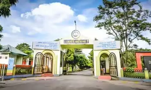 Assam : डिब्रूगढ़ विश्वविद्यालय में स्वच्छता जागरूकता बैठक आयोजित