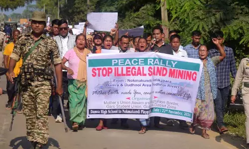 Assam : मदर्स यूनियन ने दूधनोई नदी में रेत खनन के खिलाफ विरोध