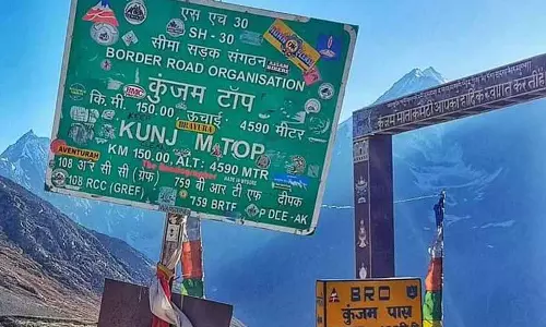 Gramphu-Kaza राजमार्ग कुंजुम दर्रे से यातायात के लिए बंद Gramphu-Kaza राजमार्ग कुंजुम दर्रे से यातायात के लिए बंद