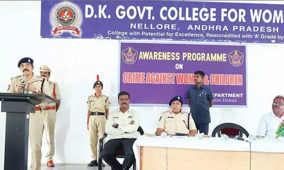 पढ़ाई पर ध्यान दें, सामाजिक बुराइयों से बचें: SP Krishnakant पढ़ाई पर ध्यान दें, सामाजिक बुराइयों से बचें: SP Krishnakant