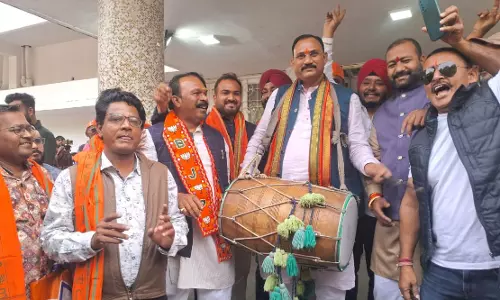 रायपुर दक्षिण उपचुनाव में 46167 वोटों से जीत के बाद बीजेपी दफ्तर में जश्न