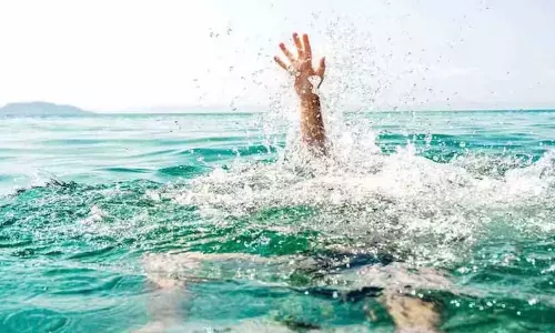 Kerala : रन्नी पुल से कूदा व्यक्ति, नदी में डूबा Kerala : रन्नी पुल से कूदा व्यक्ति, नदी में डूबा