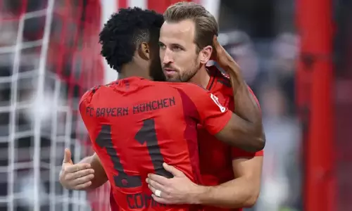 Harry Kane हैट्रिक ने बुंडेसलीगा में ऑग्सबर्ग के खिलाफ बायर्न म्यूनिख को सुरक्षित किया Harry Kane हैट्रिक ने बुंडेसलीगा में ऑग्सबर्ग के खिलाफ बायर्न म्यूनिख को सुरक्षित किया